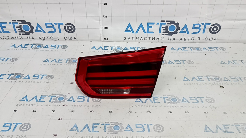 Оптика задняя для BMW 3 F30 2012-2018, с легкими царапинами.