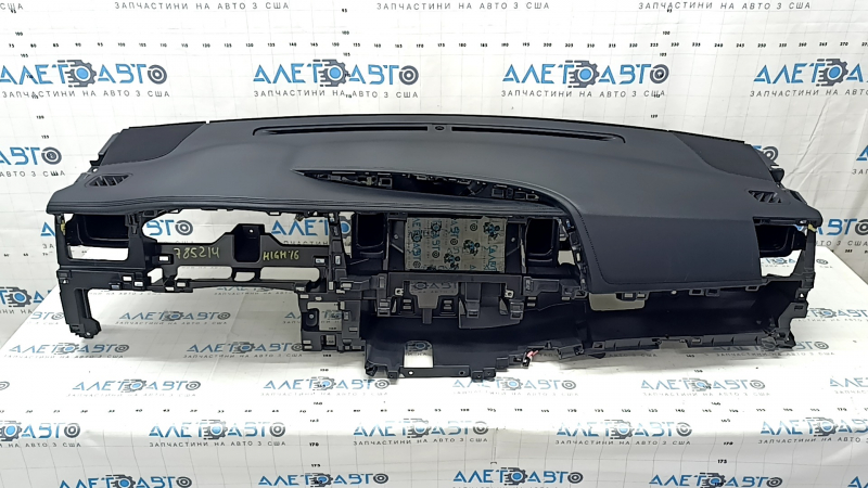 Торпедо передняя панель с AIRBAG Toyota Highlander 14-19 черная, ржавый пиропатрон, потерта