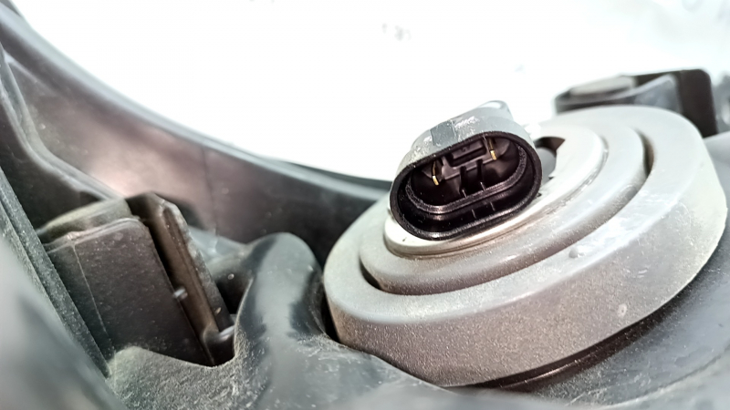 Фара передняя левая Toyota Avalon 13-16 голая галоген, песок