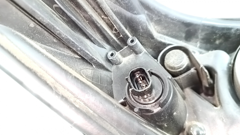 Фара передняя левая Toyota Avalon 13-16 голая галоген, песок