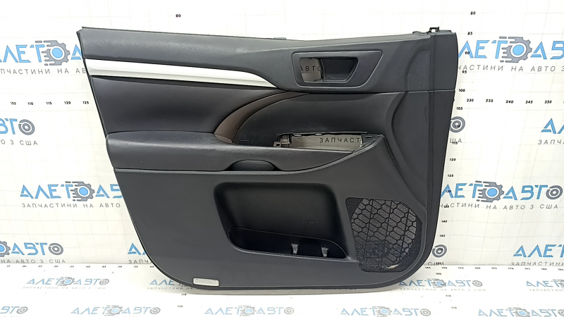 Обшивка двери карточка передняя левая Toyota Highlander 17-19 черная, подлокотник кожа черная, вставка темно красная, серый молдинг, с заглушкой, примята, под чистку
