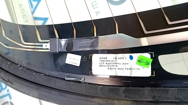 Стекло задней панорамы Tesla Model 3 18-23 подогрев, тонировка надорван дорожка