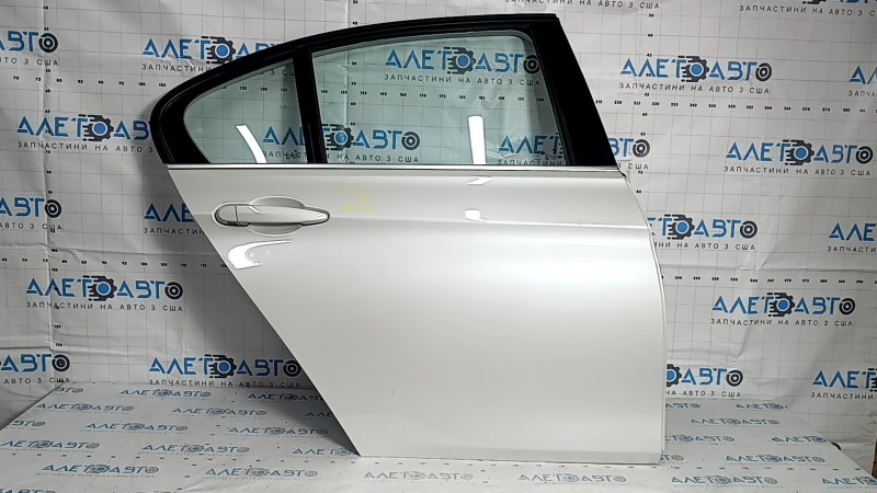 Дверь в сборе задняя правая BMW 3 F30 12-18 белый A96 царапина, тычка