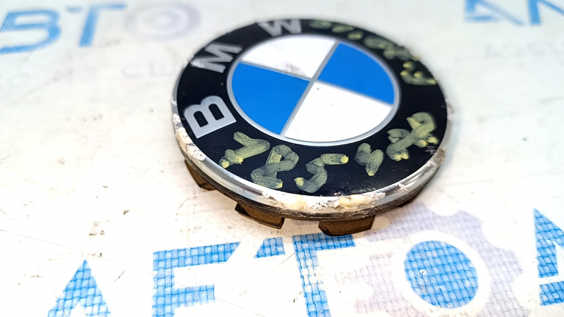 Центральный колпачок на диск BMW 3 F30 12-18 68/64мм тип 1, короткие защелки, коррозия