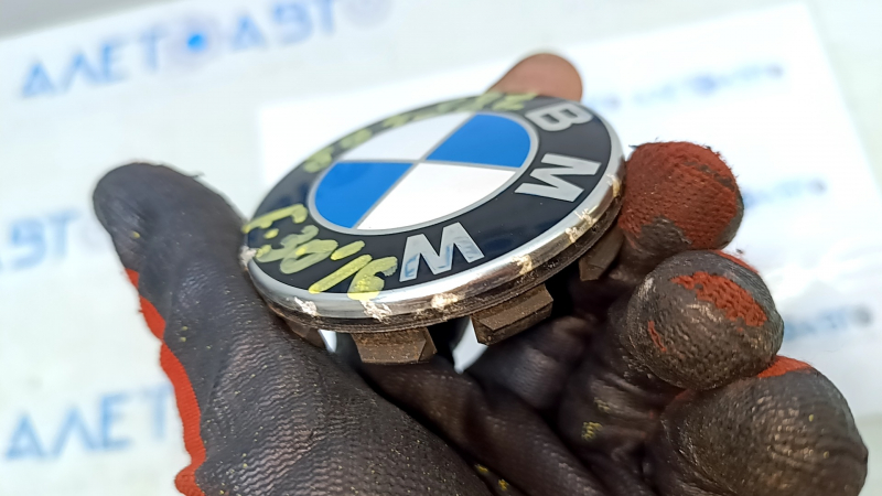 Центральный колпачок на диск BMW 3 F30 12-18 68/64мм тип 1, короткие защелки, коррозия