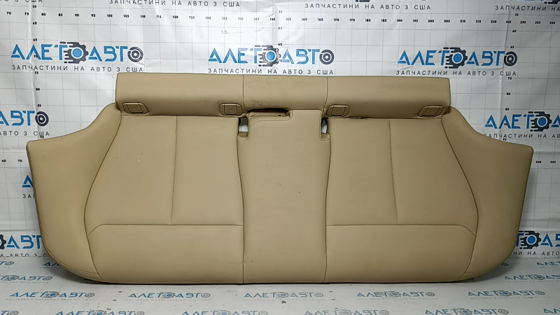 Заднее сидение для BMW 3 F30 2012-2018 в бежевом цвете, требует чистки.
