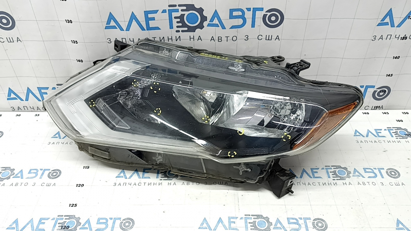 Фара передняя левая Nissan Rogue 17-20 галоген, без крепления, надломано крепление