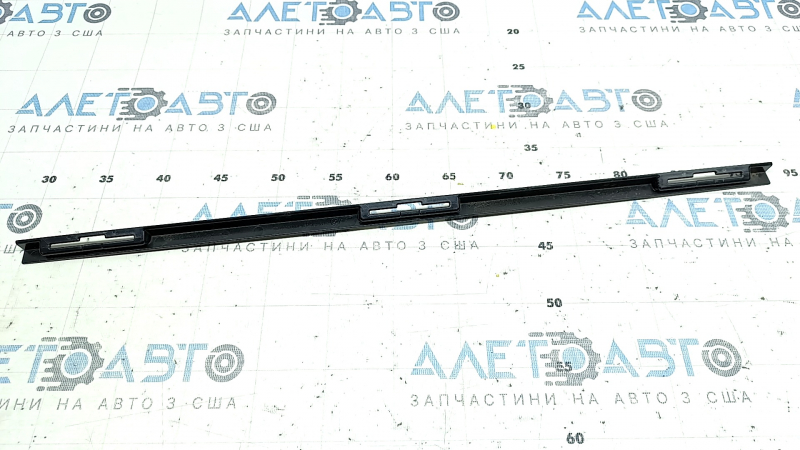 Крепление накладки крыши внешнее центральное левое BMW i3 14-21
