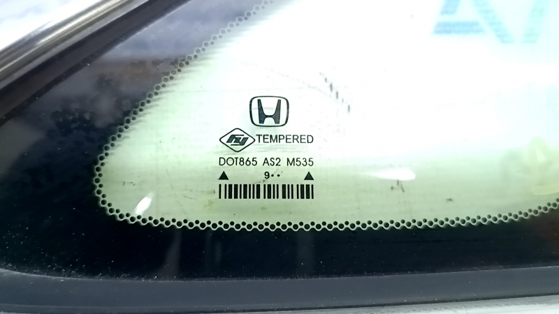 Маркировка стекла Honda Insight, показывает оригинальность детали.