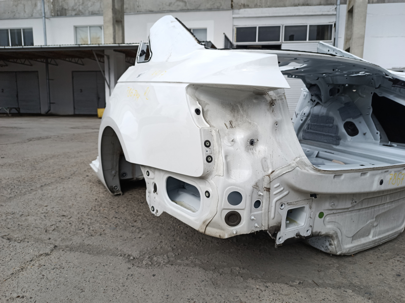Четверть крыло задняя левая Audi A4 B9 17-24 на кузове, белая