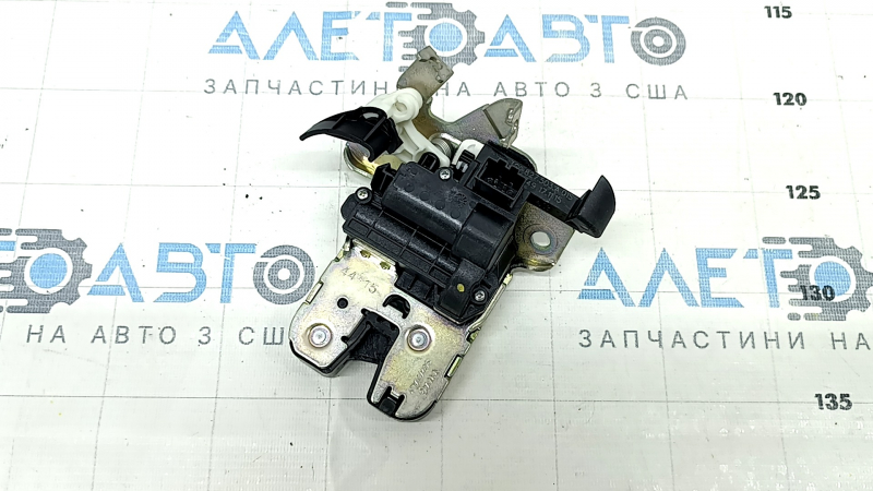 Замок крышки багажника Audi A4 B9 17-25