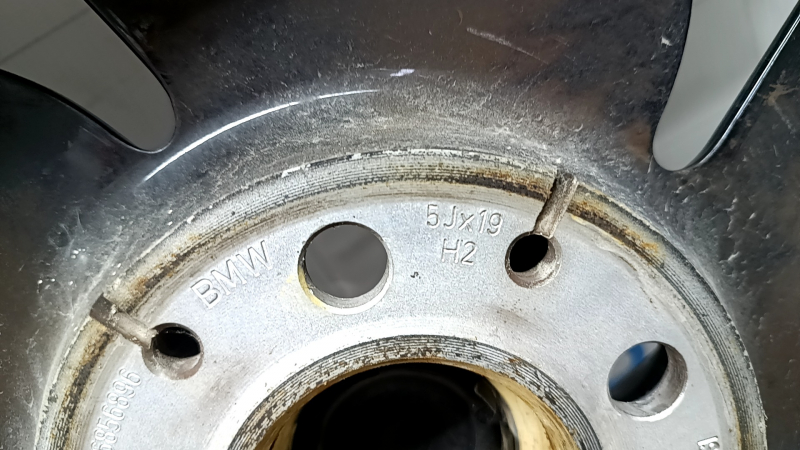 Диск колесный R19х5J ET43 BMW i3 14-21 Style 429 с резиной 155/70 4.5мм, легкая бордюрка, потрескана резина