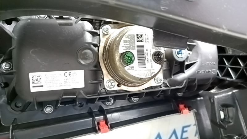 Торпедо передняя панель с AIRBAG BMW i3 14-21 черная