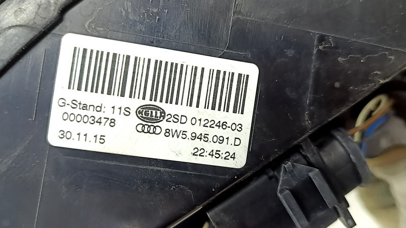 Фонарь внешний крыло левый Audi A4 B9 17-17 седан LED, царапины