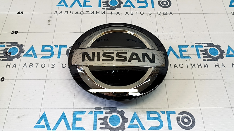Эмблема решетки радиатора grill Nissan Altima 19-22