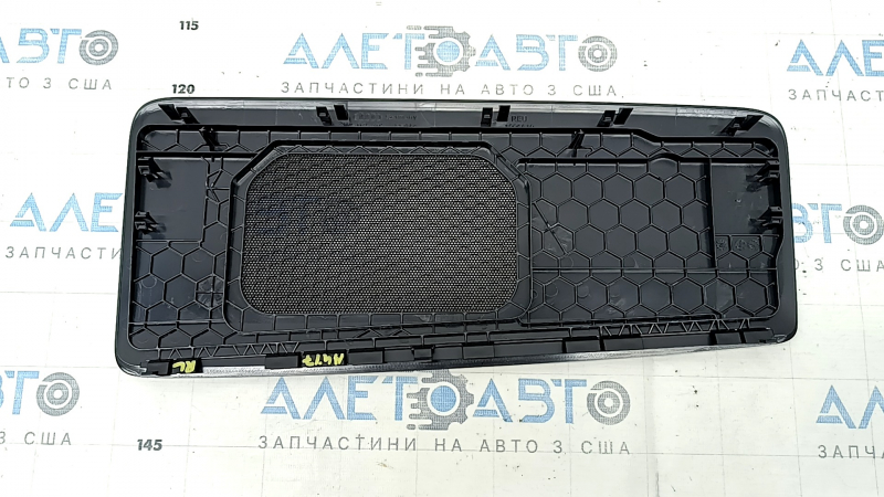 Сетка динамика задней полки левая Audi A4 B9 17-20 черная