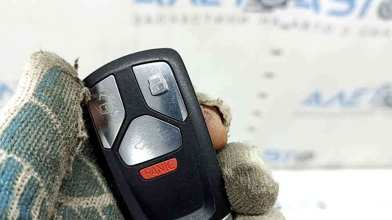 Ключ smart Audi A4 B9 17-21 тип 1, 4 кнопки, потерт, царапины, тычки