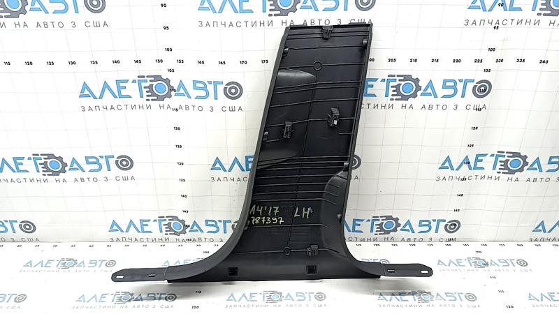 Накладка центральной стойки нижняя левая Audi A4 B9 17-25 черная, царапины