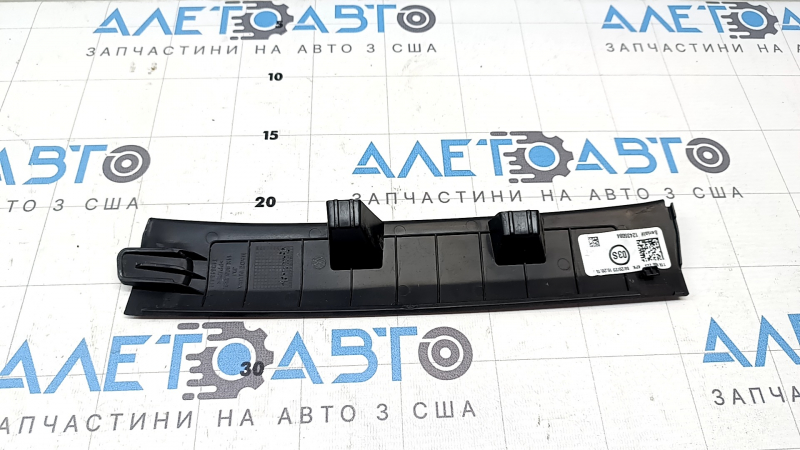 Накладка передней стойки средняя левая Volkswagen ID.4 23-26 черная