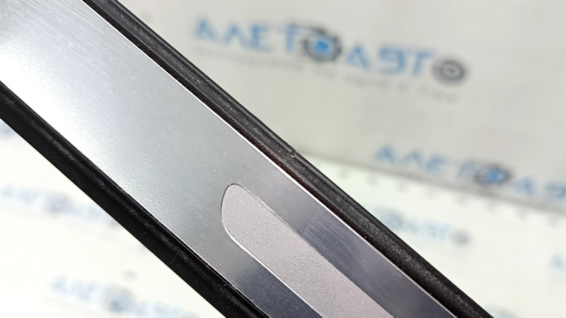 Накладка порога внешняя передняя правая Audi A4 B9 17-24 хром, царапины