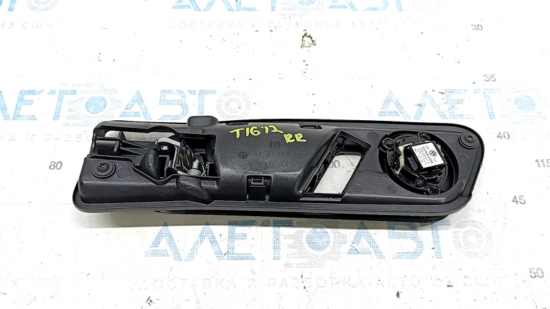 Ручка двери внутренняя задняя правая VW Tiguan 09-18 с пищалкой