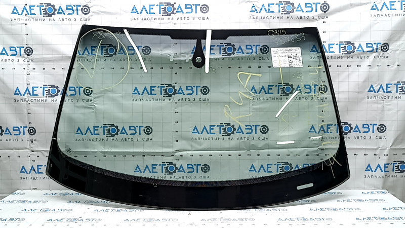 Лобовое стекло Audi Q3 8U 16-18 под датчик дождя, песок