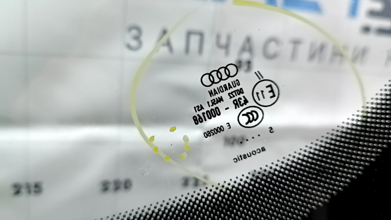 Лобовое стекло Audi Q3 8U 16-18 под датчик дождя, песок