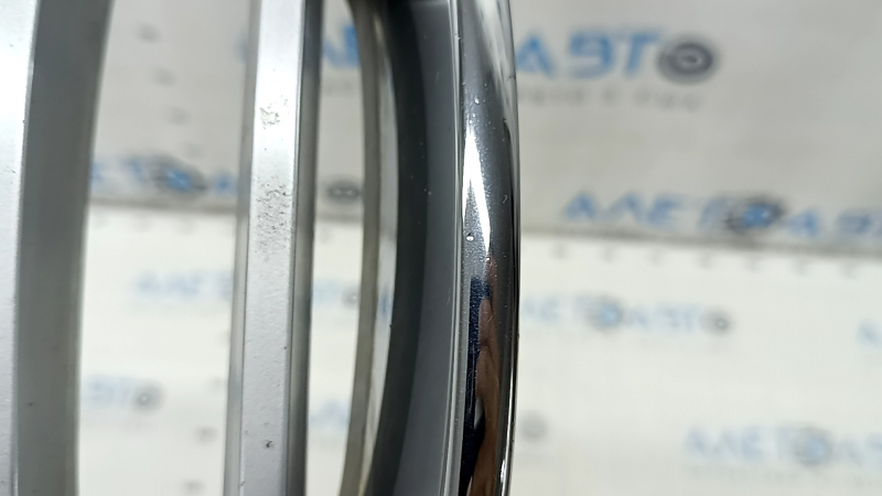 Решетка радиатора grill правая BMW X3 F25 15-17 ноздря, хром, песок, царапина