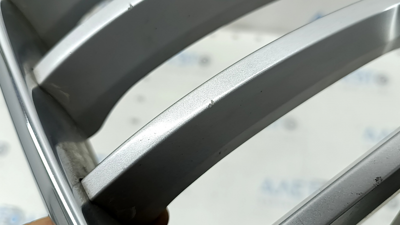 Решетка радиатора grill правая BMW X3 F25 15-17 ноздря, хром, песок, царапина