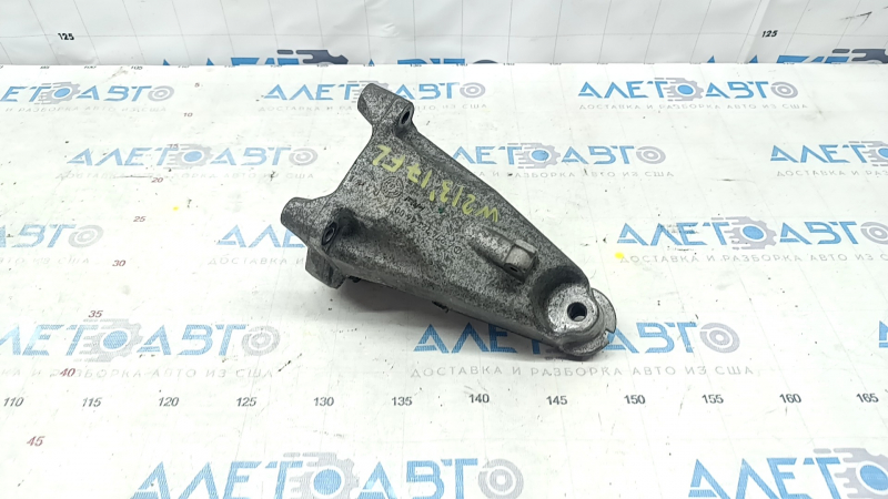 Кронштейн подушки двигателя левый Mercedes W213 E 300 17-19 2.0T RWD