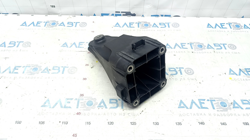 Кронштейн подушки двигателя правый Mercedes W213 E 300 17-19 2.0T RWD
