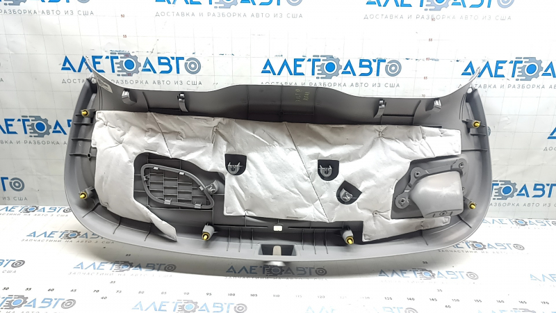 Обшивка двери багажника нижняя Chevrolet Bolt 17-21 серая, царапины