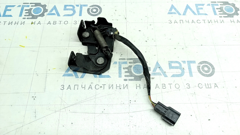 Замок капота левый Infiniti Q50 16-24 3.0T, 3.5 с датчиком