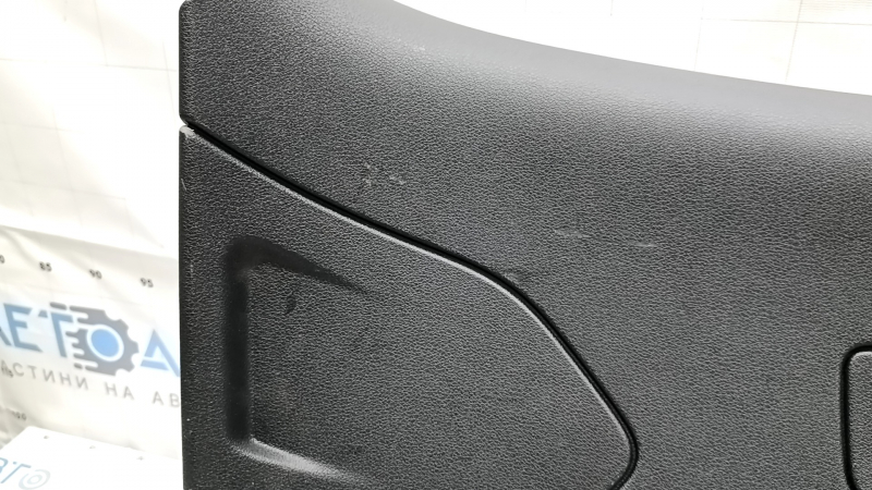 Обшивка двери багажника нижняя Audi Q3 8U 15-18 черная, царапины
