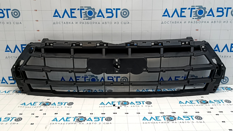 Каркас решетки радиатора grill Audi Q5 80A 18-20 сломаны крепления