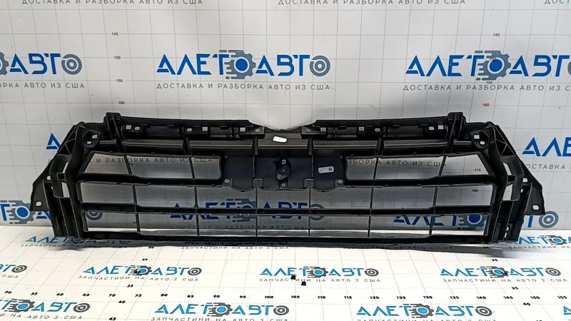 Каркас решетки радиатора grill Audi Q5 80A 18-20 сломаны крепления
