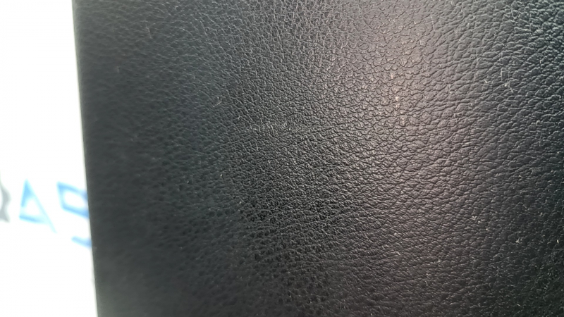 Накладка центральной стойки нижняя левая Lexus CT200h 11-17 черная, царапины