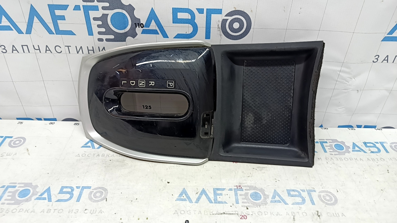 Накладка шифтера КПП Nissan Rogue 14-18 черная, царапины, без шторки