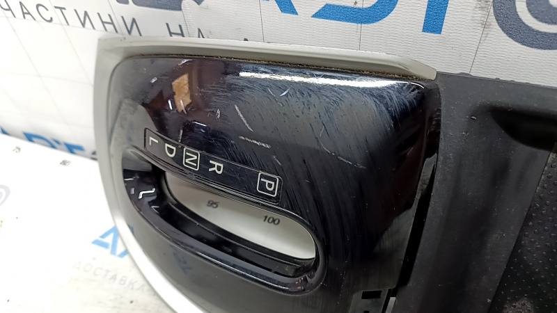 Накладка шифтера КПП Nissan Rogue 14-18 черная, царапины, без шторки