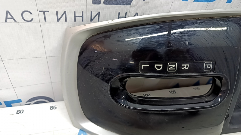 Накладка шифтера КПП Nissan Rogue 14-18 черная, царапины, без шторки