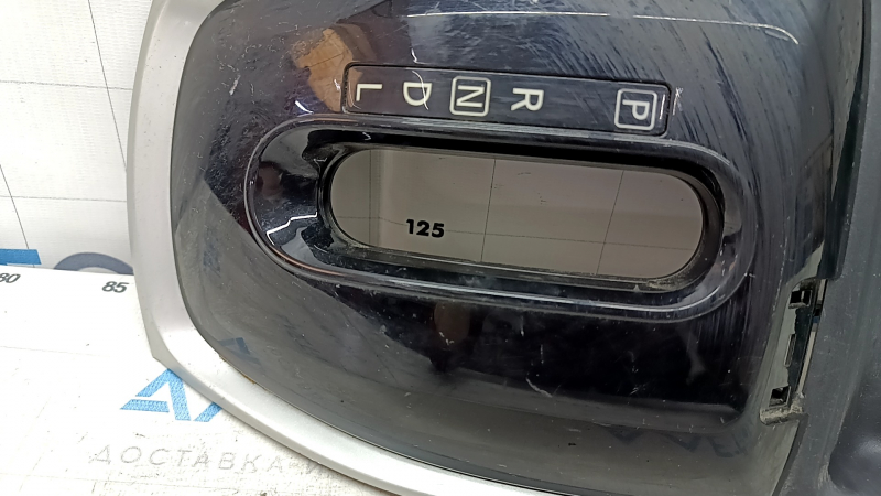 Накладка шифтера КПП Nissan Rogue 14-18 черная, царапины, без шторки