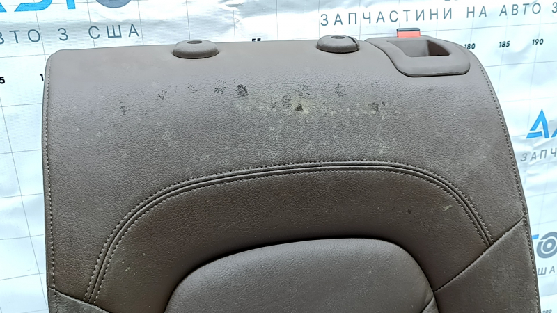 Верхняя часть сиденья с загрязнениями, Audi Q3 2015-2018, требует химчистки