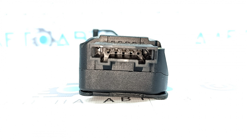 Доводчик двери багажника Audi Q3 8U 15-18