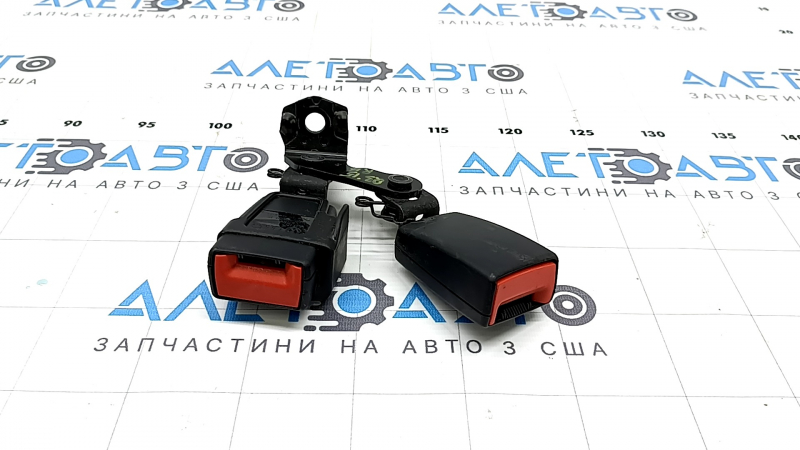 Защелки ремня безопасности задние левые Audi Q3 8U 15-18 черная