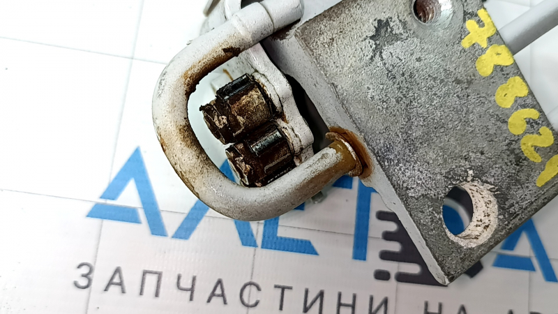 Петля двери нижняя передняя левая Audi Q7 4L 10-15 ржавая