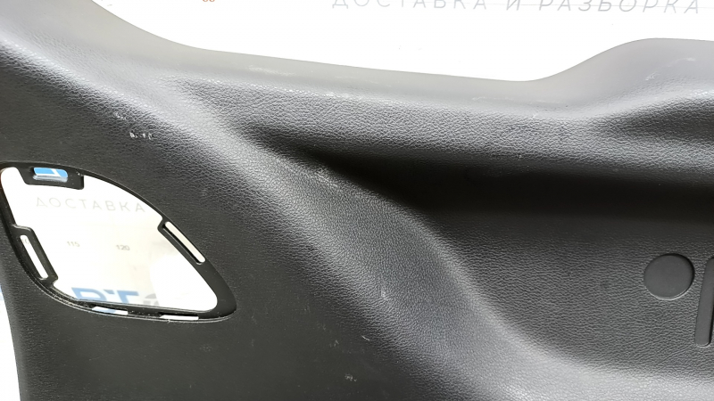 Обшивка двери багажника нижняя Jeep Compass 17-26 черная, без заглушек, царапины