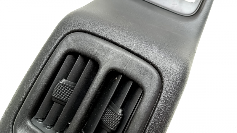 Накладка центральной консоли задняя Jeep Compass 17-21 черная, с дефлектором, царапины