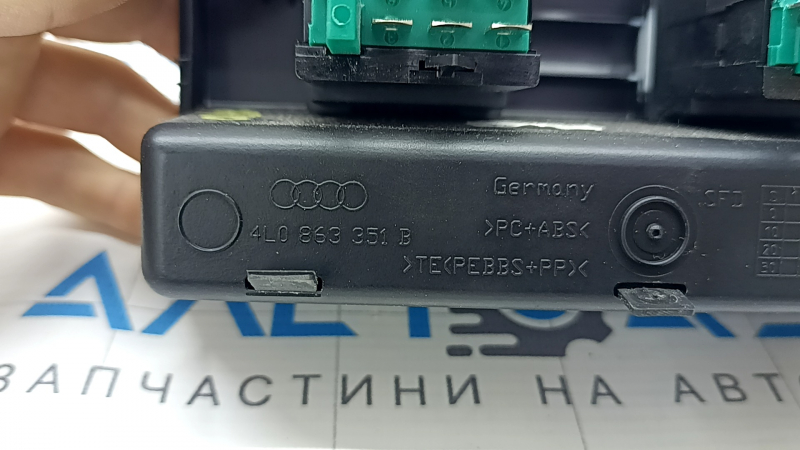 Кнопки подогрева 2-го ряда сидений Audi Q7 4L 10-15 черные, с накладкой