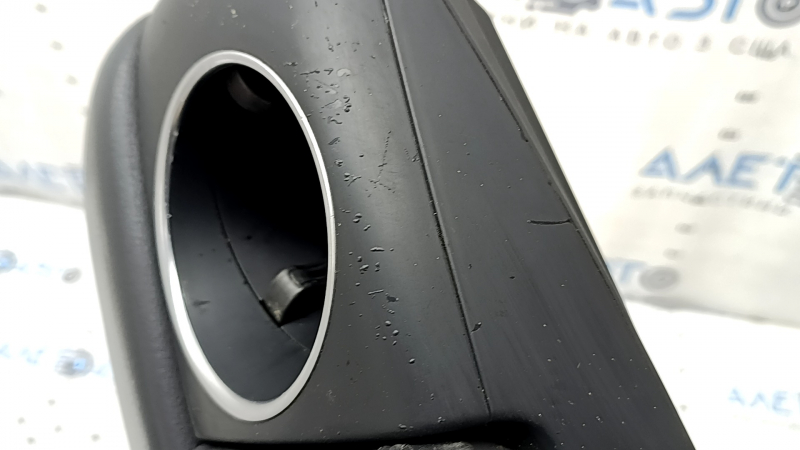 Подлокотник центральной консоли с подстаканниками Audi Q7 4L 15 кожа черная, облезло покрытие