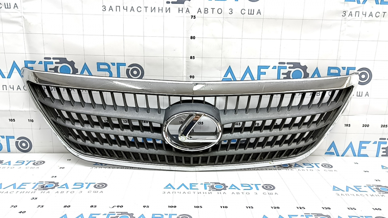 Решетка радиатора grill Lexus RX400h 06-08 с эмблемой, песок, сломано крепление